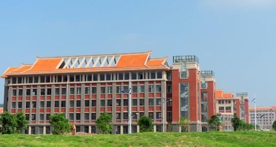 北部灣大學(xué)在哪里？北部灣大學(xué)濱海校區(qū)地址是多少？郵編是多少？