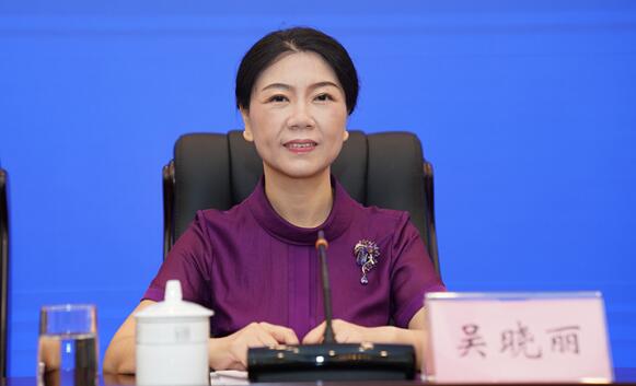 吳曉麗簡歷：來賓市政協(xié)主席吳曉麗，曾任廣西廣播電視局副局長、婦聯(lián)副主席，來賓市委副書記