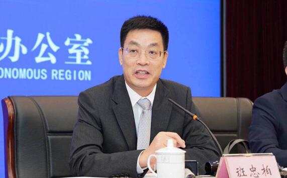 班忠柏簡(jiǎn)歷：廣西政協(xié)民族和宗教委主任班忠柏，曾任廣西民宗委主任，防城港市長(zhǎng)