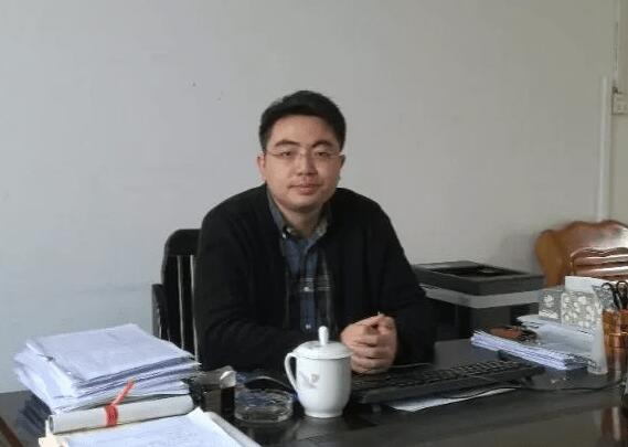 謝旦杏簡(jiǎn)歷：百色市凌云縣委副書記、縣長(zhǎng)謝旦杏，曾任凌云常務(wù)副縣長(zhǎng)，田林縣委常委、宣傳部部長(zhǎng)、副縣長(zhǎng)