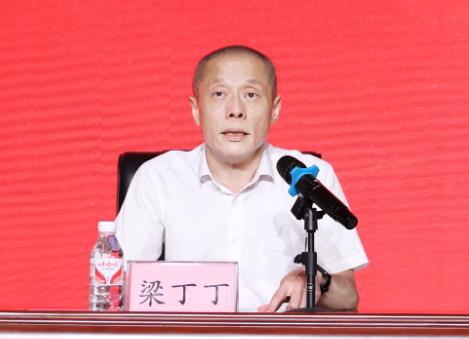梁丁丁簡(jiǎn)歷：桂林信息科技學(xué)院校長(zhǎng)梁丁丁，曾任賀州學(xué)院黨委書記、桂林電子科技大學(xué)黨委副書記、北海副市長(zhǎng)