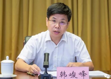 韓峻峰簡歷：桂林航天工業(yè)學(xué)院黨委書記韓峻峰，曾任北部灣大學(xué)黨委書記、校長，廣西機(jī)電技術(shù)學(xué)院院長